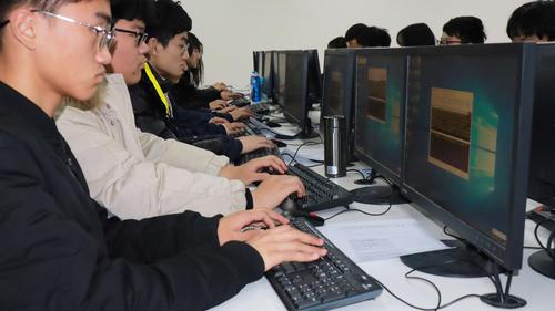 2.比赛紧张有序