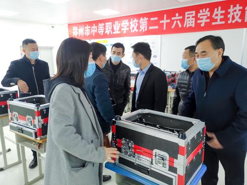 （3）参观学校计算机网络装调实训室