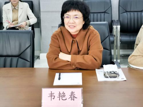 （1）校长韦艳春介绍学校情况