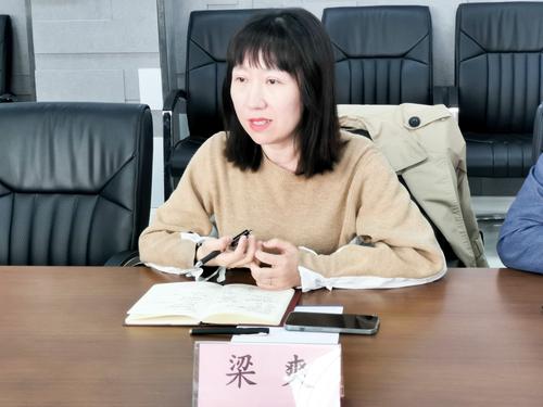（2）科研处主任梁爽对学校专业发展、竞赛等基本情况进行介绍