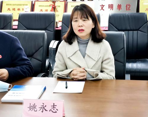 （8）郑州机电工程学校工会主席姚永志赞许学校竞赛队学生的学习态度