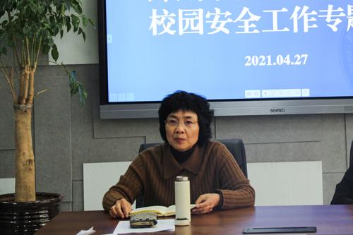 （1）校长韦艳春对学校安全工作提出要求