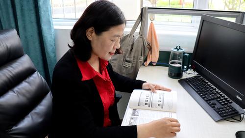 （2）学校老师阅读《回眸》