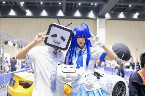 1学生cosplay（右）