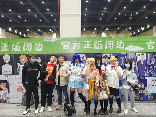 7会场内合影留念