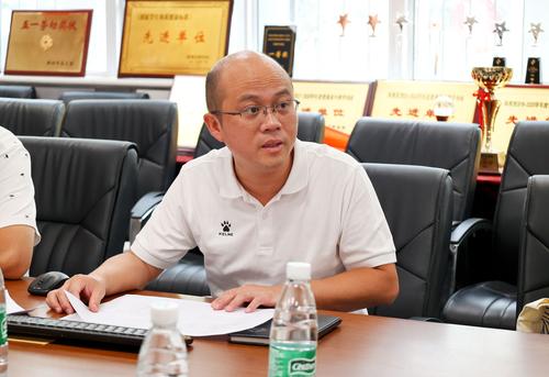 （2）副校长王宏亮就家长与学生之间的相处提出建议