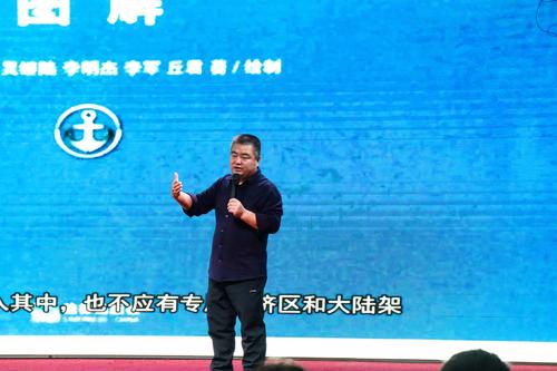 5.数字媒体部主任寇义峰给同学们带来《国防教育课》