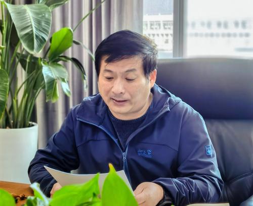 1.副校长郑棣传达《郑州市教育局办公室关于开展秋季校园安全工作大检查的通知》