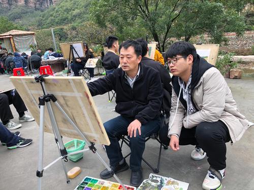 1美术指导郭奕老师现场示范写生绘画要领