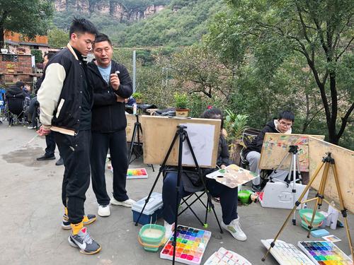 3教务处主任高保军指导学生写生学习安全工作