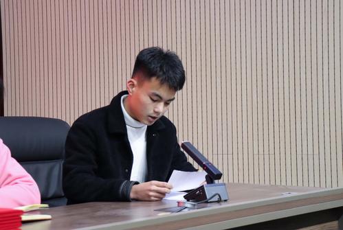 2.上届学生会主席杜旭然作学生会工作报告
