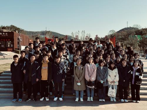 组织师生赴红旗渠参观学习