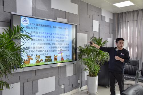 3.胡远明做题为《课题立项 你准备好了吗》讲座