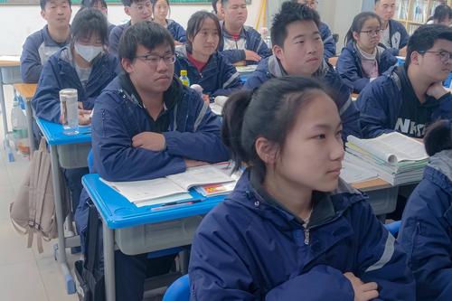2同学们认真学习防溺水知识(1)