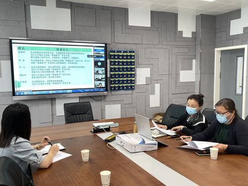 1郑州市信息技术学校组织课题组观摩开题报告会