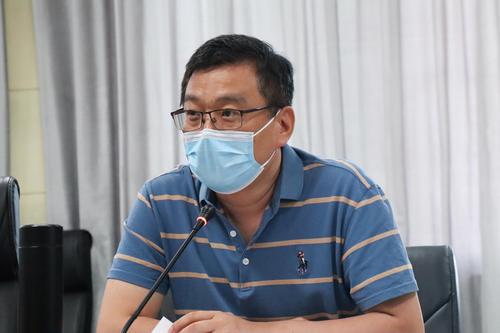 1.实训处主任卢广峰主持会议