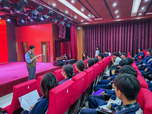 张文戈老师进行歌唱类节目点评