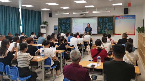 2.向家长介绍学校基本情况