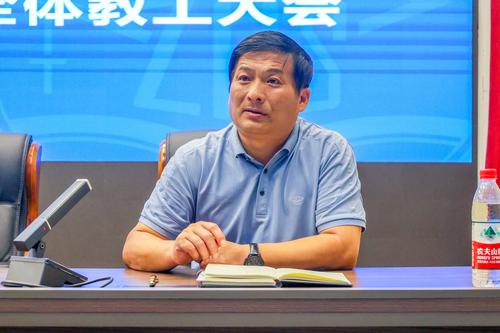 5.副校长郑棣对学校安全工作提出要求