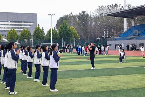 1郭炳森老师讲解健美操步伐