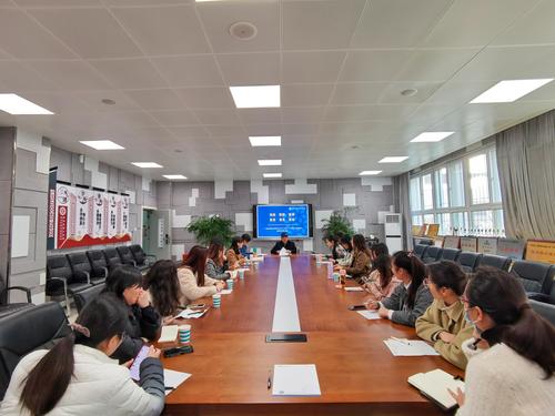 1郑州市中等职业学校礼仪中心组教研会在市信息技术学校召开