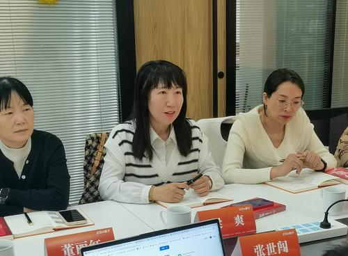 2郑州市信息技术学校教科研处主任梁爽介绍学校情况