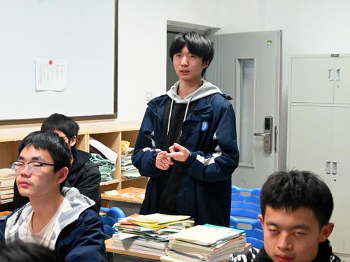 2.学生分享自己家乡的传统民俗