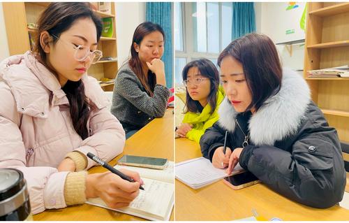 1.班主任老师在分享文明礼仪教育经验