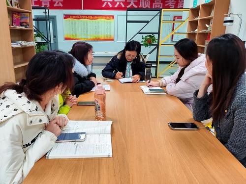 2.班主任研讨会现场