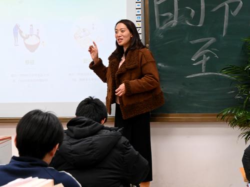 5.班主任老师李晓培与同学们分享冬至趣事