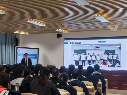3.班主任老师在召开选科指导家长会