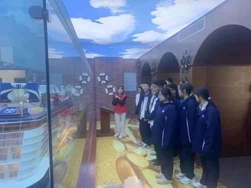 4.组织学生走进郑州旅游职业学院旅游外语学院开展校际访问活动