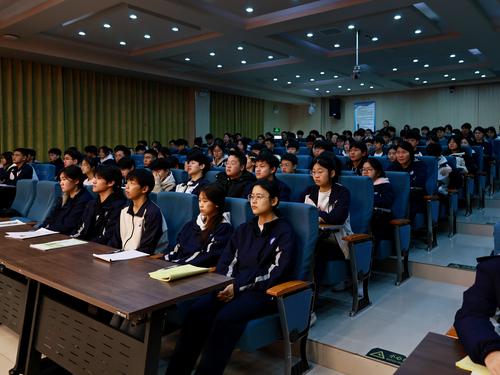 5同学们认真听讲