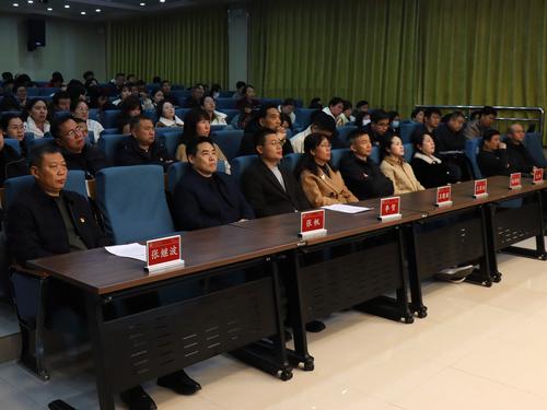4考核组领导听取学校年度工作总结