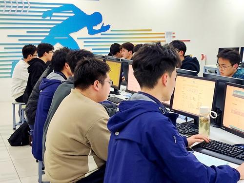 1.学生进行模拟志愿填报