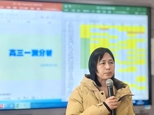 2高三年级长贺建萍分析考试情况