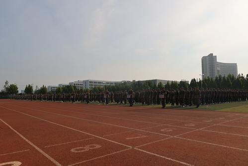 6参训新生整齐站立