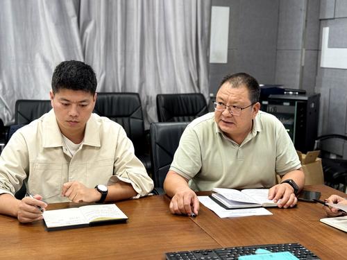 4.校党委书记邵元辉作总结讲话