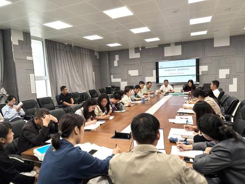 5.郑州市第十中学2026届高三工作会议现场