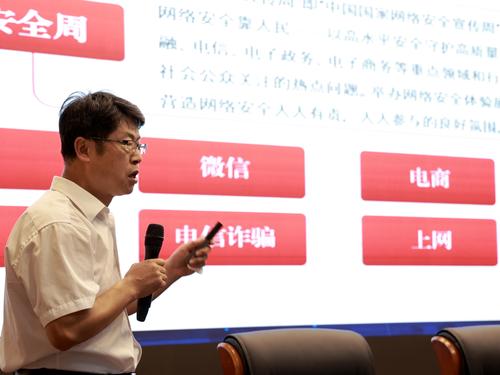 2.刘学雷老师讲授网络安全主题课