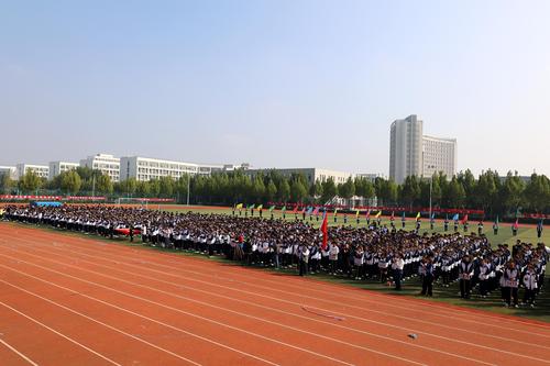 9全体运动员整齐列队