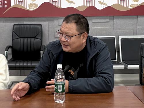 1郑州市信息技术学校党委书记邵元辉介绍学校基本情况 1郑州市信息技术学校党委书记邵元辉介绍学校基本情况