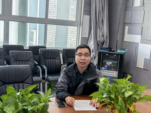 1.教务处副主任李鹏主持会议并就本学期期中考试的整体安排进行了部署 1.教务处副主任李鹏主持会议并就本学期期中考试的整体安排进行了部署