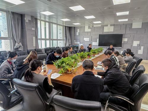 3.各学科教研组长、备课组长参加了会议 3.各学科教研组长、备课组长参加了会议