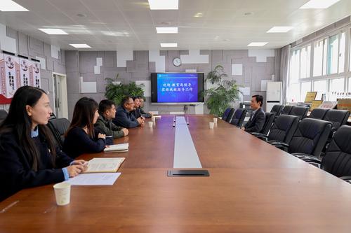 郑州市教育局党组成员、副局长李雷到郑州市信息技术学校调研