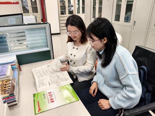 2班主任和任课老师沟通会考复习安排