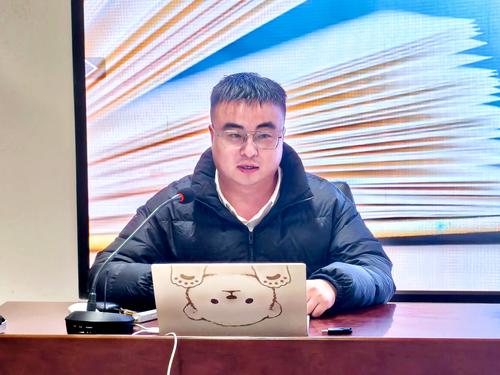 2 2404班班主任巩豪杰分享教学经验