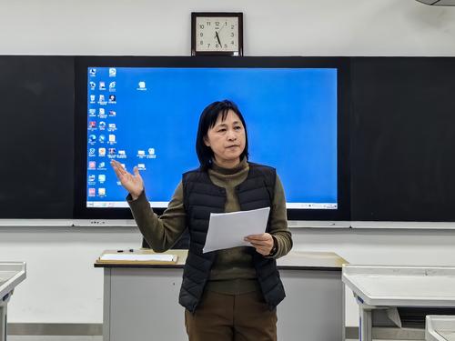 2年级长贺建萍年级长发言