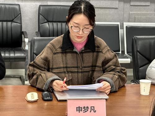 2郑州市信息技术学校班主任工作室主持人申梦凡进行建设情况汇报