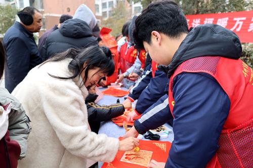 5.社区居民体验福字拓印